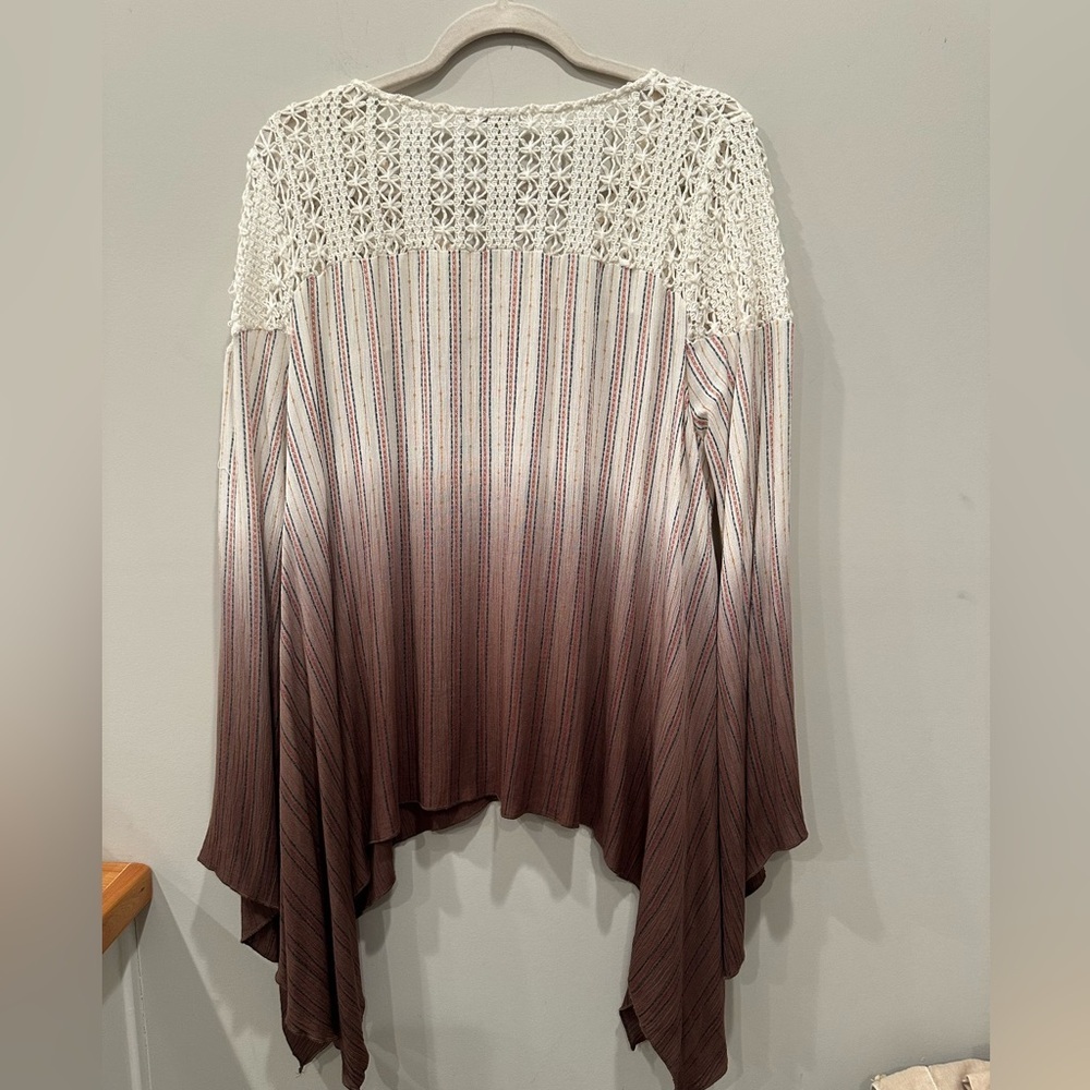 Gimmicks by BKE Ombré Striped Crochet Blouse Top Shark Bite Hem Sz L - Picture 3 of 15